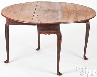New England Queen Anne drop leaf dining table