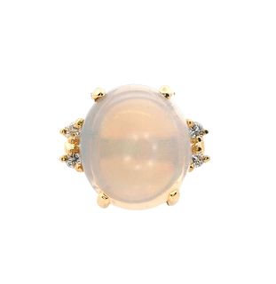 18kt Gold Ring with Opal and Diamonds