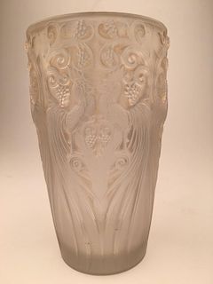 Rene Lalique "Coq et Raisins" vase in clear and frosty glass with a design of pe