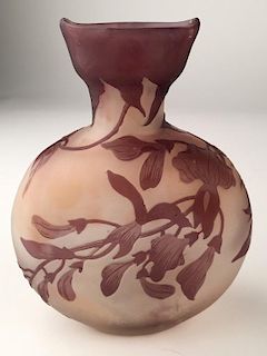 Galleo cameo vase with large flowers.<BR>Signed "Galle" in cameo on the side,