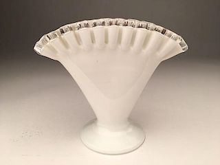 Vintage Fenton white fan vase vase.<BR>Height 4 1/4 inches.
