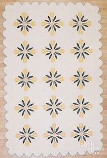 Appliqué floral quilt