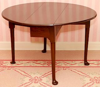 QUEEN ANNE STYLE MAHOGANY DROP LEAF TABLE