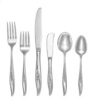 An American Silver Flatware Service, Oneida Silversmiths, Sherrill, NY, Twilight pattern, comprising: 6 dinner knives 6 dinne
