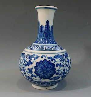 ANTIQUE CHINESE IMPERIAL BLUE WHITE PORCELAIN VASE - QIANLONG MARK & PERIOD