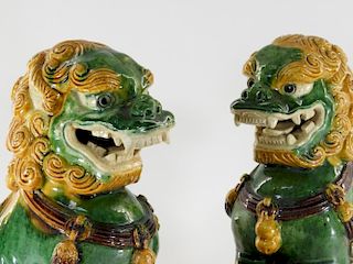 PR Chinese Porcelain Sancai Glaze Foo Lion Figures