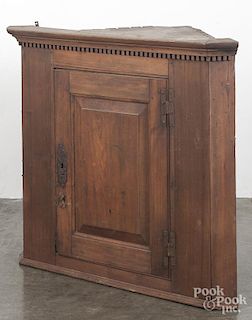 Pennsylvania pine hanging corner cupboard, late 18th c., with a dentil molded cornice and raised pan
