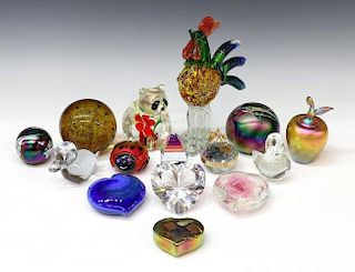 (15 COLLECTION OF ART GLASS PAPERWEIGHTS