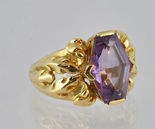 Amethyst & 18kt Gold Fashion Ring