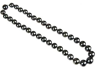 A Ladies Tahitian Cultured Pearl Necklace