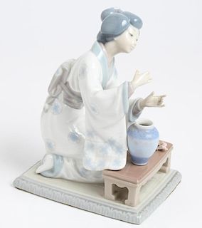 Lladro Porcelain Japanese Geisha Figurine