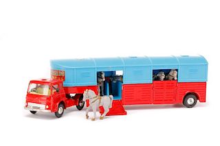 Corgi Toys Circus Horse Transporter w/Horses & Box
