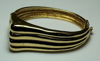 JEWELRY. Ribbed 14kt Gold Bracelet.