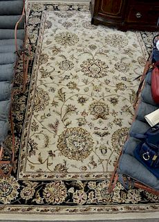 Nourison 2000 Collection wool carpet. 5'6" x 8'6"