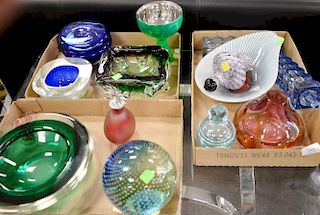 Three tray lots with Murano and art glass to include large bubble glass door stop, bowls, pink art glass vase, large green ce