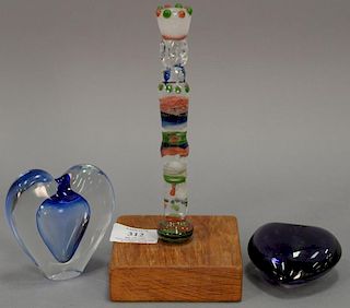 Four piece lot to include Zellique Studio art glass heart shaped perfume without stopper (ht. 3 1/2in.), Baccarat heart paper