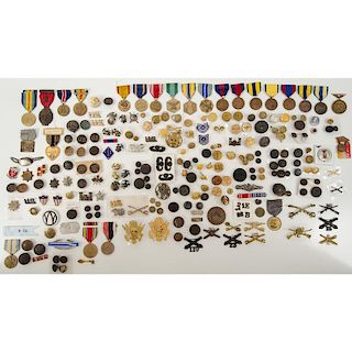 Lot of American Military Buttons and Insignia