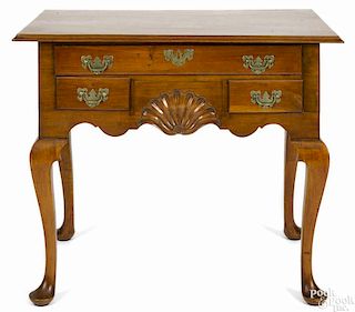 New England Queen Anne maple dressing table, ca. 1760, 31 1/4'' h., 36'' w.