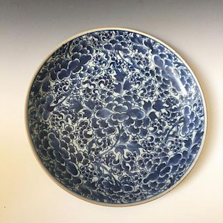 A CHINESE ANTIQUE BLUE AND WHITE PORCELAIN DISH,18C.