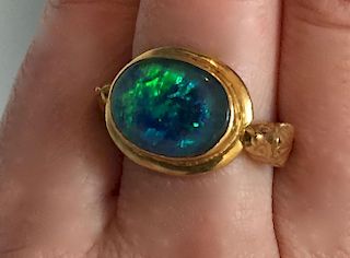 22 KARAT YELLOW GOLD AND BLACK OPAL DOUBLET RING
