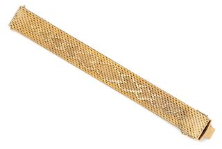 An 18 Karat Yellow Gold Bracelet, 55.10 dwts.