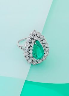 A Platinum, Emerald and Diamond Ring, 10.50 dwts.