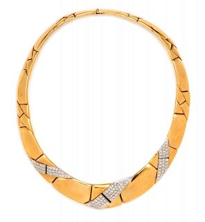 An 18 Karat Bicolor Gold and Diamond Collar Necklace, 80.50 dwts.