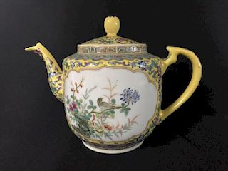 Chinese Famille Rose Teapot, Mark