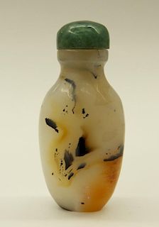 Chinese Well Hollowed Agate Floater Snuff Bottle