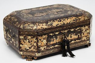 Chinese Qing Jewel Box in Gold-Black Lacquer