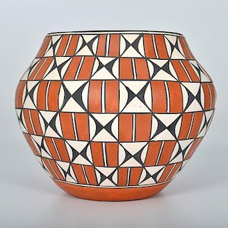 Loretta Garcia (Acoma, b.1956) Geometric Pattern Pottery Jar