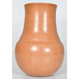 Myrtle Cata (San Juan, b.1953) Modern and Simple Pottery Jar