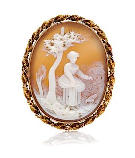 A 14 Karat Yellow Gold and Shell Cameo Pendant/Brooch, 6.70 dwts.