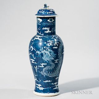 Blue and White Covered "Dragon" Vase 蓝白瓷带盖龙图罐