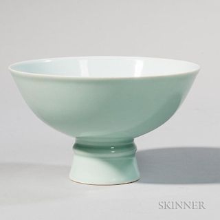 "Wintergreen"-glazed Stemmed Bowl 冷绿色釉碗