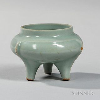 Small Celadon-glazed Tripod Censer 青瓷三脚香炉