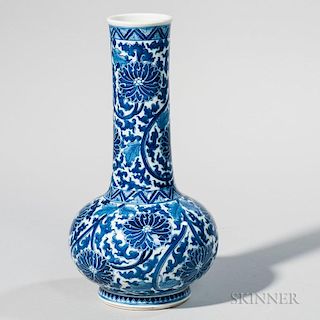 Blue and White Vase 蓝白瓷瓶