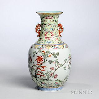 Famille Rose Enameled Vase 粉彩花瓶