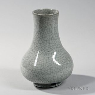 Celadon Crackle-glazed Vase 青瓷花瓶