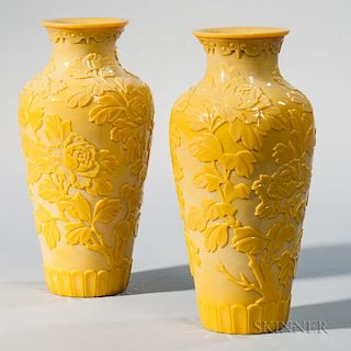 Pair of Yellow Peking Glass Vases 一对黄色玻璃花瓶