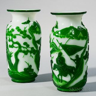 Pair of Peking Glass Vases 一对绿色玻璃花瓶
