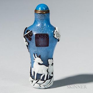 Blue Snowflake Peking Glass Snuff Bottle 蓝雪花玻璃鼻烟壶