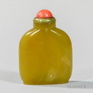 Yellow-green Agate Snuff Bottle 黄绿色玛瑙鼻烟壶
