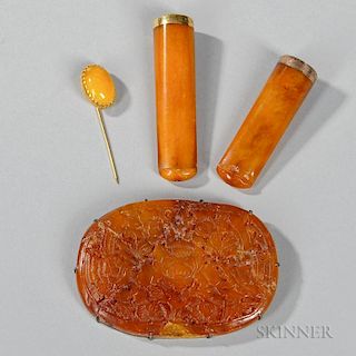 Four Amber and Amber Composite Items 四个琥珀小件