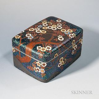 Lacquered Box and Cover 漆器带盖盒子