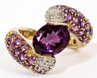LADY'S AMETHYST DIAMOND AND 10 KT GOLD RING