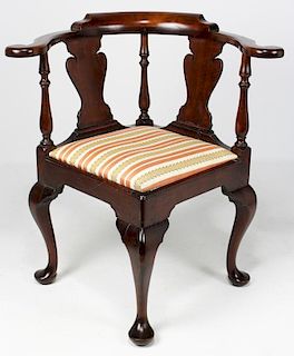 NEW ENGLAND  QUEEN ANNE MAHOGANY CORNER CHAIR