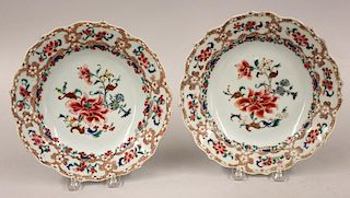 PAIR OF CHINESE EXPORT PORCELAIN FAMILLE ROSE PLATES