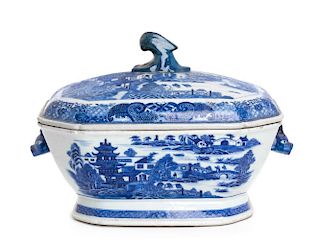 A Chinese Export Canton Blue and White Porcelain Soup Tureen