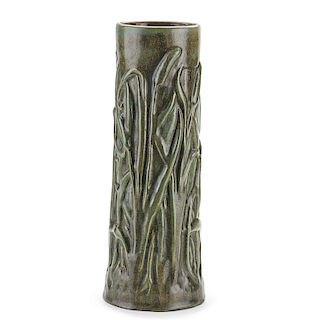FULPER Fine and rare Cattail vase